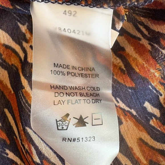 Vince Camuto v-neck 3/4 sleeve glittery blouse size medium - Picture 7 of 8